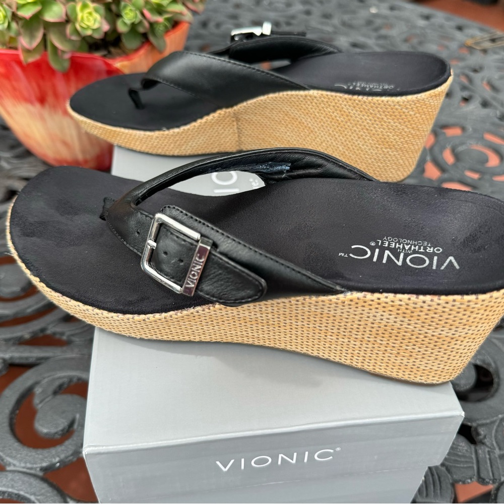 ⚫️Vionic Polina Black Leather Toe Post Arch Support Orthotic Support Sandal. 9 - Picture 3 of 8
